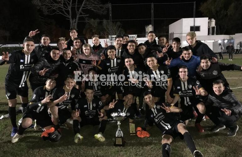 Los Bi-Campeones. Unión se volvió a consagrar en la Liga y suma un nuevo título en Sub-20. Gran equipo de jóvenes.