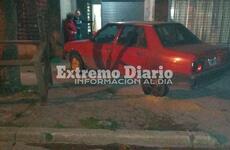 El Renault 9 estaba estacionado en la vereda