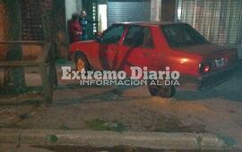 El Renault 9 estaba estacionado en la vereda