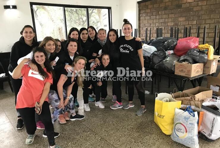 Éxito total la donación de alimentos y abrigos por parte de la profe Baby y sus alumnas