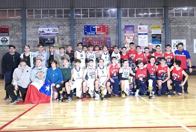 El podio en Básquet. Los 3 equipos, El Nacional, Talleres y Los Molinos.