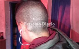 El chico tiene un quiste que tiene que operarse el 25 de este mes y la policía le pegó en la cabeza ocasionándole una inflamación aún mayor; así lo contó la señora.