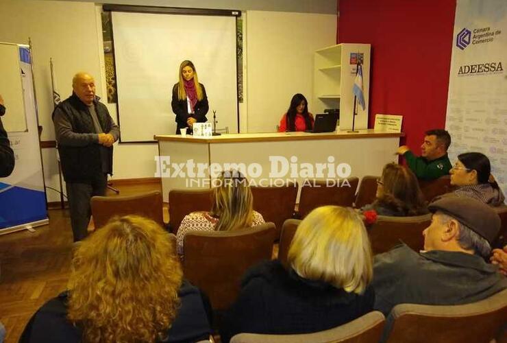 Desde el Centro Comercial explicaron que esperaban una charla de otro tema.