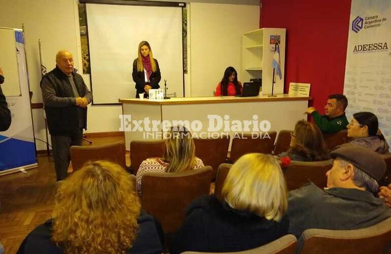 Desde el Centro Comercial explicaron que esperaban una charla de otro tema.