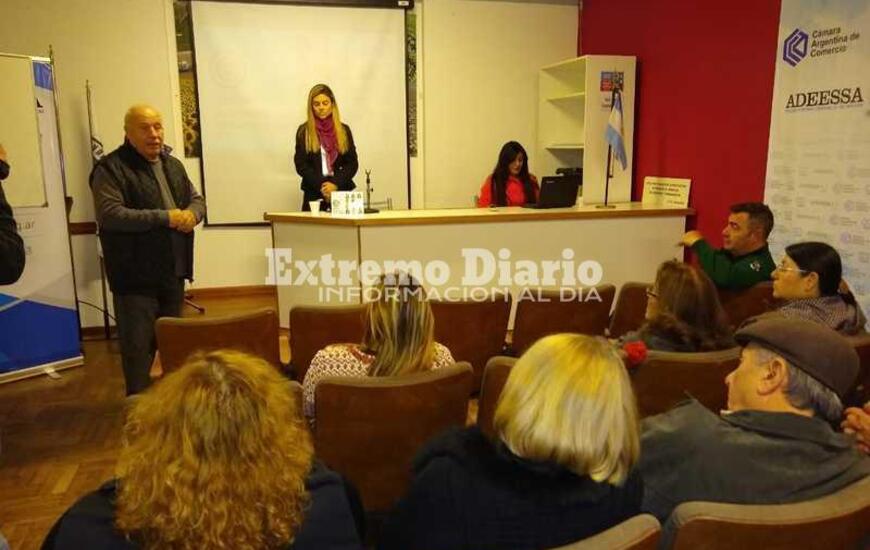 Desde el Centro Comercial explicaron que esperaban una charla de otro tema.