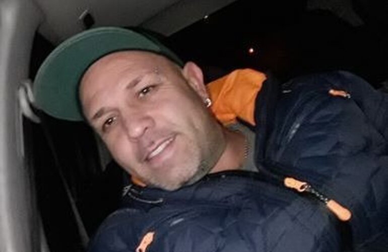 Carlos Ariel Señuque, de 41 años, fue asesinado esta mañana en el corazón del barrio Pichincha.