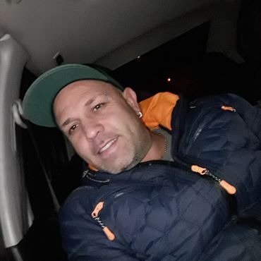 Carlos Ariel Señuque, de 41 años, fue asesinado esta mañana en el corazón del barrio Pichincha.