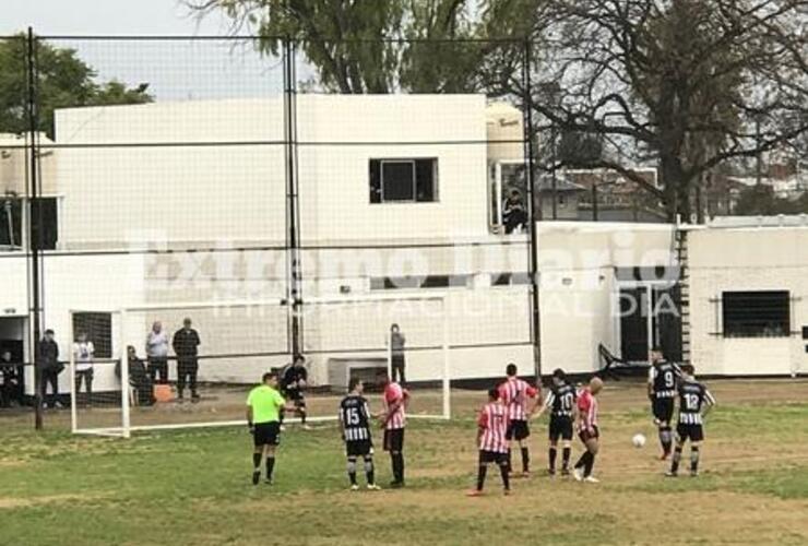 Penal y gol. El nuevo jugador de Unión, Eugenio Sabedra convirtió en su debut