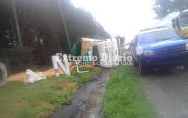 Imagen de Vuelco de un camión sobre Ruta 21 a la altura del Motel Edén