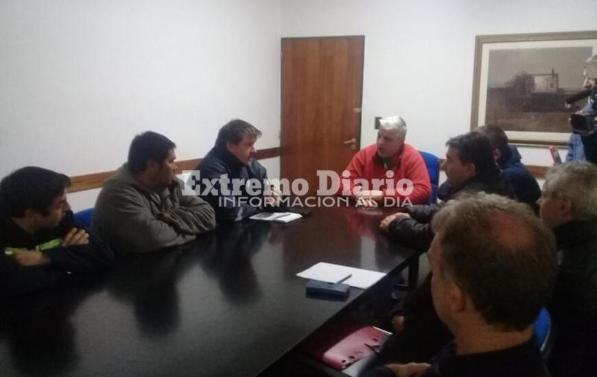 Imagen de Carreros y Ejecutivo reunidos en la Municipalidad