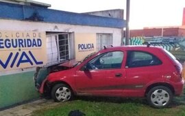 El Celta se estrell&oacute; contra la sede de la Polic&iacute;a de Seguridad Vial