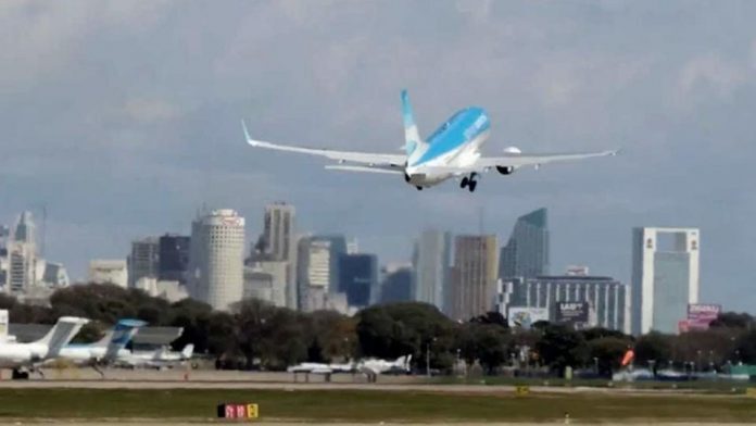 Imagen de Aerolíneas: el gobierno estima para este año pérdidas por 10.973,5 millones