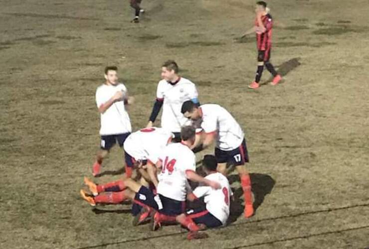 Talleres ganó un partido reñido en su debut de local en el Clausura.