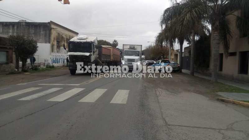 Imagen de Colisionaron dos camiones y hay desvío sobre Ruta 21