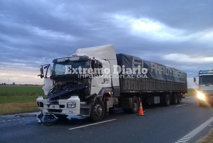 Imagen de Autopista: Choque entre dos camiones