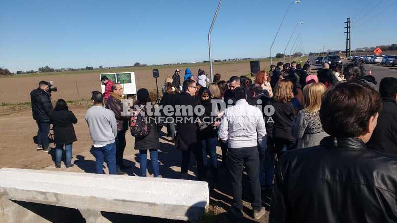 Imagen de En estos momentos: Con la presencia del gobernador se inaugura el Canal By Pass