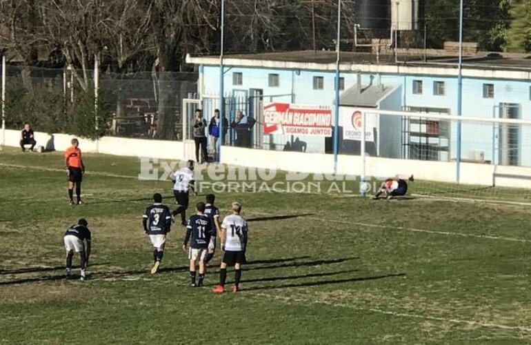 Penal pateado por Landriel y atajó Machuca.