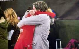 Abrazo de gloria. Sofía y Daina celebran el paso al Nacional.