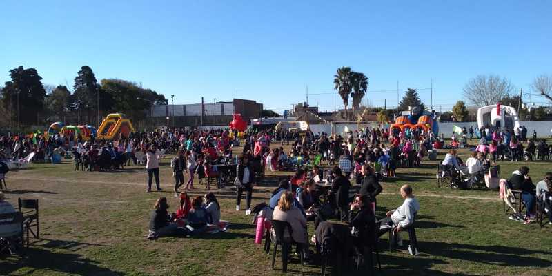 Cerca de 1.000 personas disfrutaron de los festejos del "Blanco y Negro".