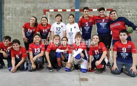 Alumnos de la �Escuelita� de Handball de Talleres.