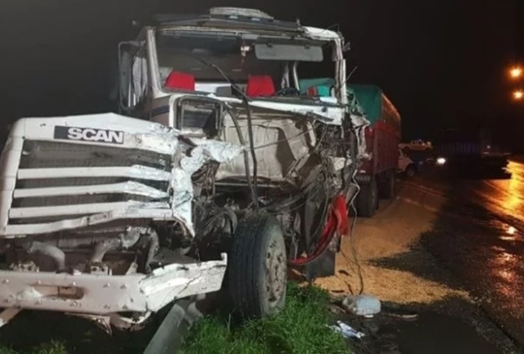 Así quedó uno de los camiones implicados en el siniestro vial.