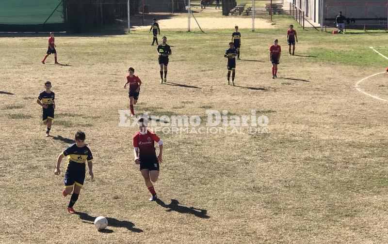 Categor&iacute;a 2006 jugando al mediod&iacute;a en Arroyo Seco.
