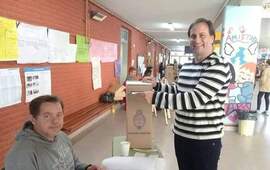 El Presidente Comunal Esteban Ferri acudi&oacute; a votar apoyando la candidatura de Alberto Fern&aacute;ndez y la ex presidenta Cristina Fern&aacute;ndez de Kirchner.