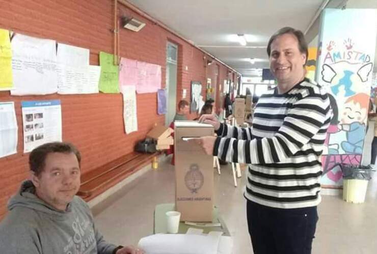 El Presidente Comunal Esteban Ferri acudió a votar apoyando la candidatura de Alberto Fernández y la ex presidenta Cristina Fernández de Kirchner.