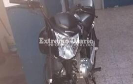 Imagen de Dos sujetos fueron trasladados a la comisar&iacute;a y una moto qued&oacute; secuestrada