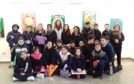 Uno de los contingentes que recorri&oacute; la muestra este martes. Foto: Municipalidad