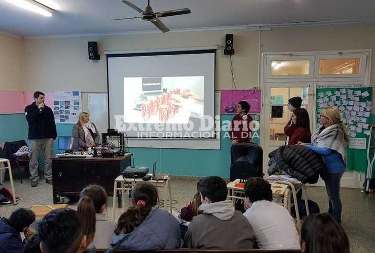 Imagen de La EETP N° 650 de visita por las escuelas primarias