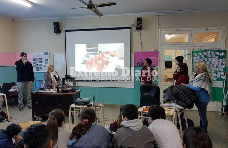 Imagen de La EETP N° 650 de visita por las escuelas primarias