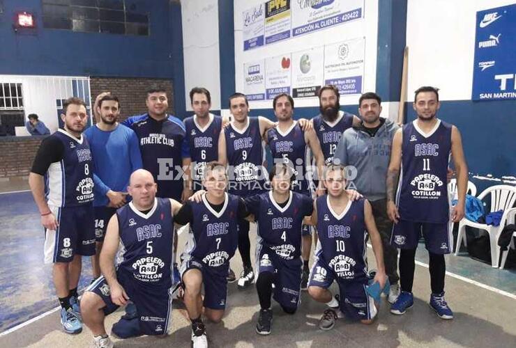 El equipo de Reserva de Athletic en el Salón Dorado.