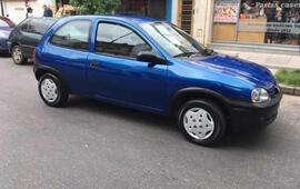 IMAGEN ILUSTRATIVA: El auto Chevrolet Corsa azul de tres puertas sustra&iacute;do es similar al de la foto