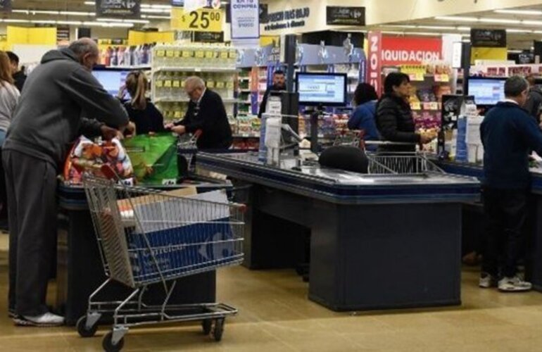 Imagen de Saglione descart&oacute; el pago de un bono y dijo que "el salario p&uacute;blico en Santa Fe est&aacute; cubierto con la cl&aacute;usula gatillo"