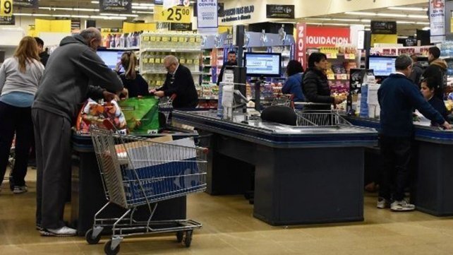 Imagen de Saglione descart&oacute; el pago de un bono y dijo que "el salario p&uacute;blico en Santa Fe est&aacute; cubierto con la cl&aacute;usula gatillo"