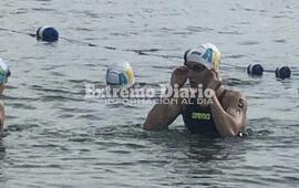 M&aacute;ximo saliendo del agua, luego de nadar los 7,5 K