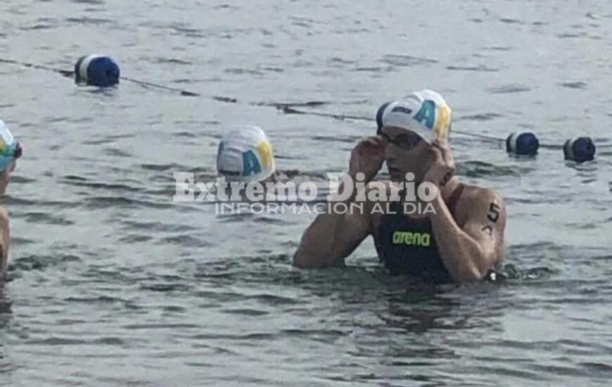 M&aacute;ximo saliendo del agua, luego de nadar los 7,5 K