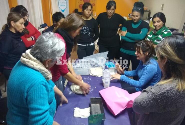 Se dicta todos los viernes en el Polideportivo