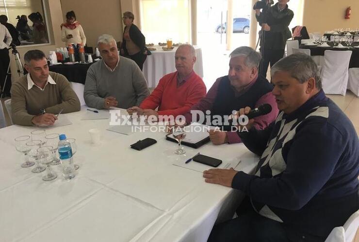 Nuestro Intendente Nizar Esper participando del Foro realizado en Timbúes