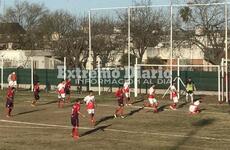 Ataque tallarín. Los locales buscando ganar el partido.