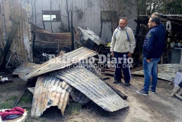 Imagen de Solo cenizas: El día después tras el incendio que destruyó una casa en Arroyo Seco