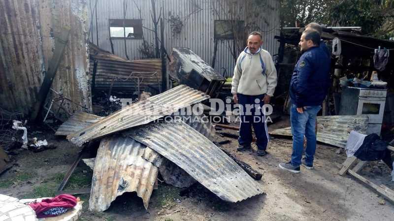 Imagen de Solo cenizas: El d&iacute;a despu&eacute;s tras el incendio que destruy&oacute; una casa en Arroyo Seco