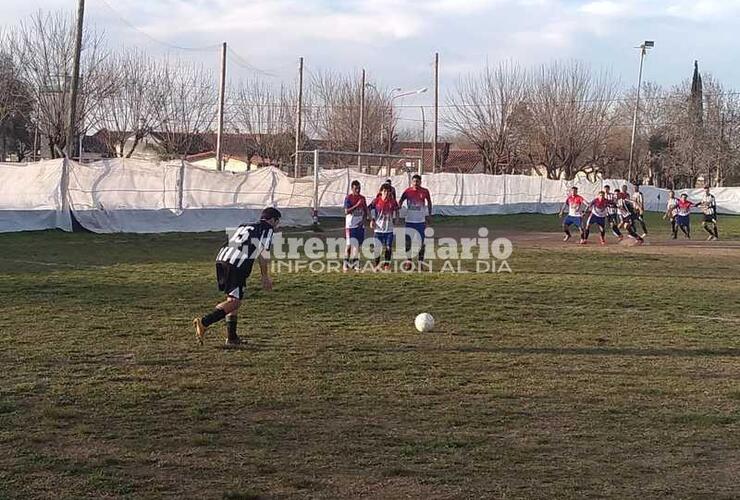 El "Panza" goleó de visitante al débil equipo de Alvear.