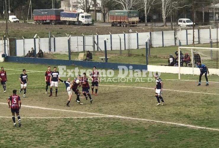 Ataque picante como todo el partido. Los locales fueron muy ofensivos.