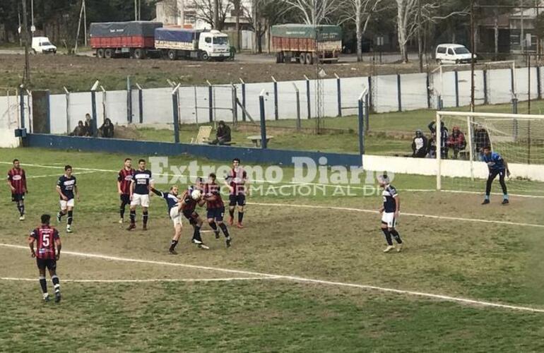 Ataque picante como todo el partido. Los locales fueron muy ofensivos.