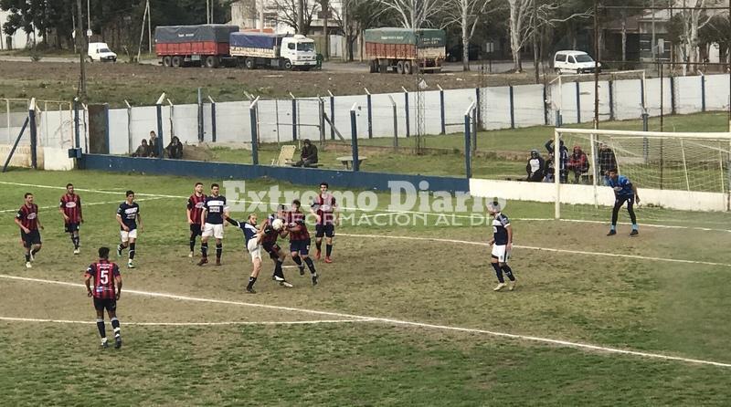 Ataque �picante� como todo el partido. Los locales fueron muy ofensivos.