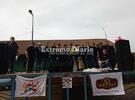 La Agrupación Locura Compartida felices en el escenario al final del evento.