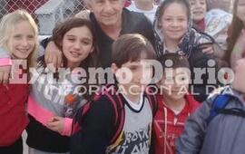 El entrenador y sus alumnos en el torneo en Rosario.