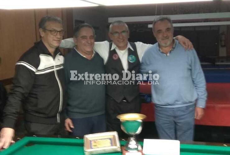 El jugador de A.S.A.C. en lo m&aacute;s alto del torneo de 3era.